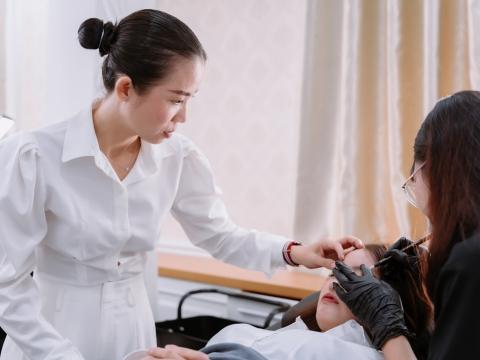 Cách pha màu vàng nghệ đẹp và đơn giản tại nhà