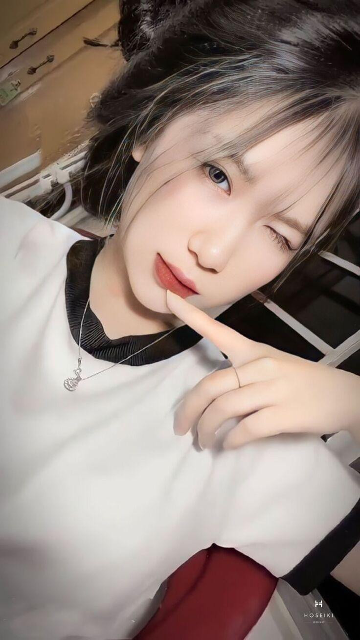 Phong cách thời trang vừa dễ thương vừa cá tính trong bức ảnh gái cute