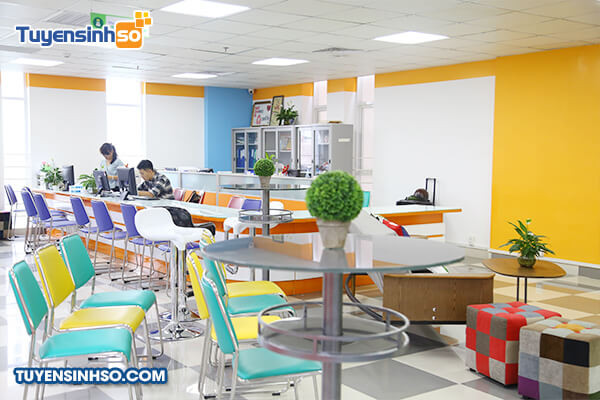 Phòng học hiện đại tại Trường Đại học Kinh tế - Tài chính TP.HCM (UEF) sẵn sàng cho các buổi giảng