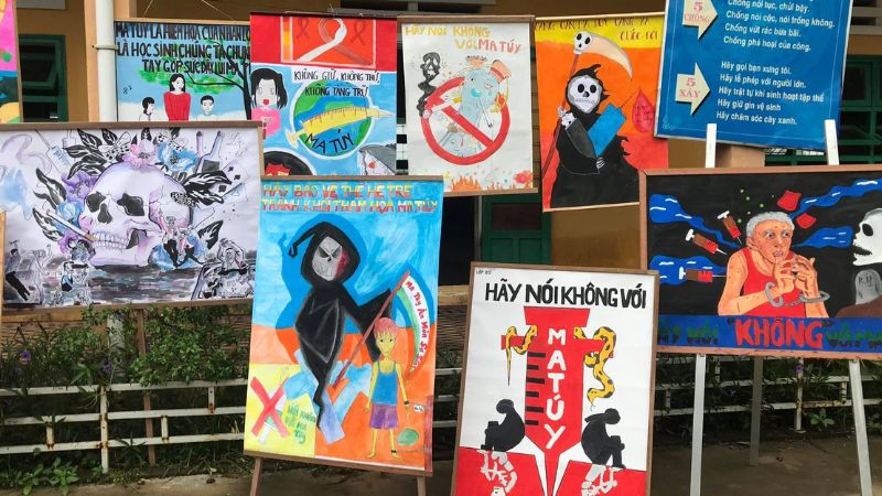 Poster tuyên truyền nâng cao nhận thức cộng đồng về các vấn đề xã hội