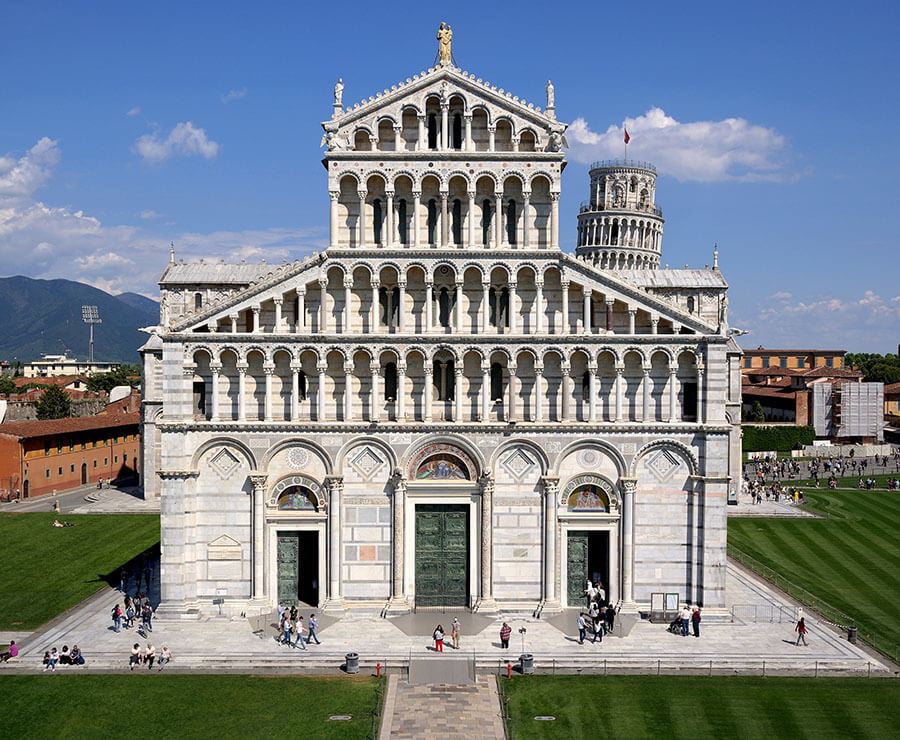 Quần thể Pisa, một ví dụ về kiến trúc Romanesque độc đáo
