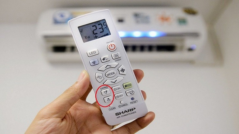 Remote điều hòa có hai nút riêng biệt điều chỉnh hướng gió Swing