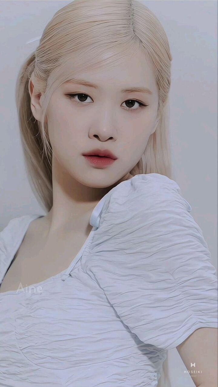 Rosé BLACKPINK nhìn xa xăm, thể hiện vẻ đẹp trầm tư