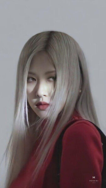 Rosé ngầu với phong cách thời trang cá tính trên sân khấu