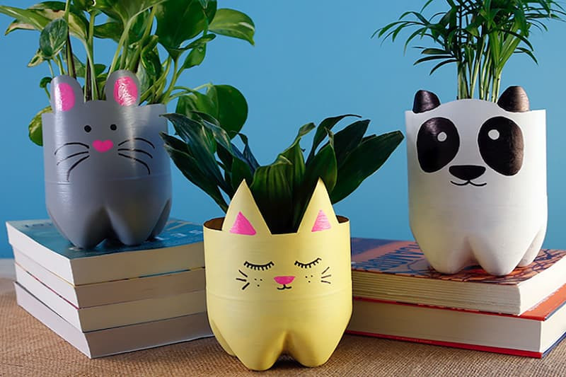 Sản phẩm được làm từ nhựa tái chế - Giải pháp thay thế túi nilon và đồ nhựa dùng một lần