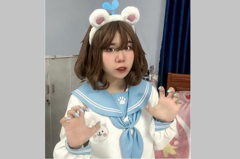 Simmy tạo dáng cool ngầu