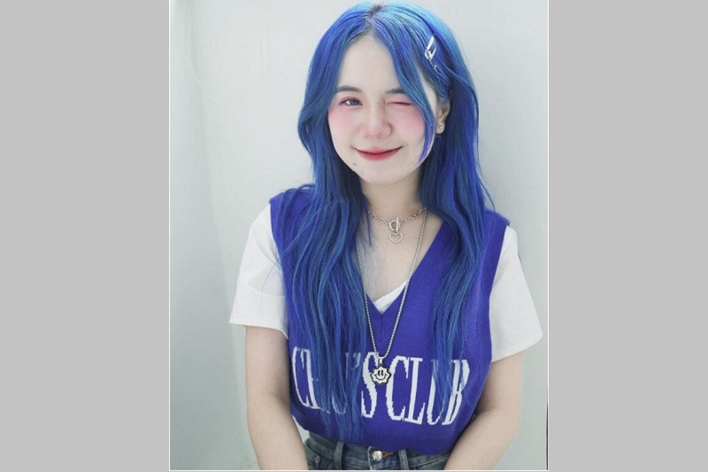 Simmy tạo dáng tinh nghịch