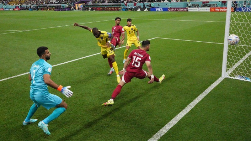 Sơ đồ xác định vị trí việt vị của cầu thủ tấn công so với bóng và hậu vệ đối phương