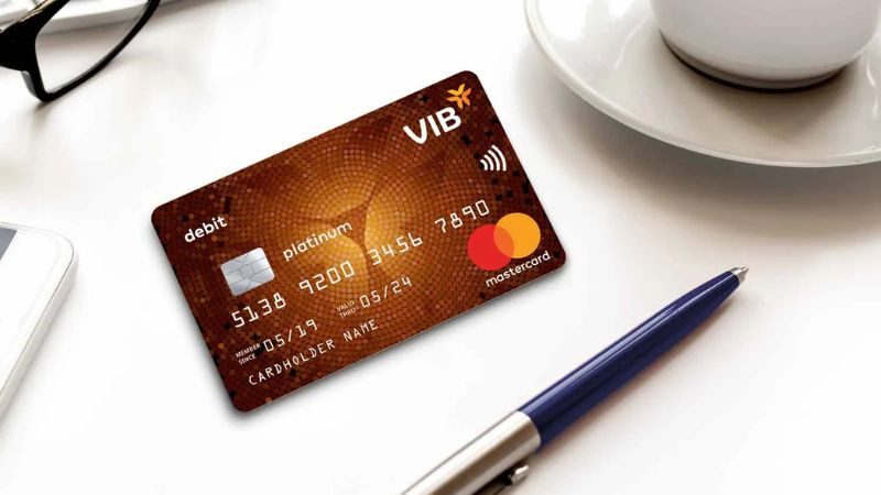 So sánh cấu tạo thẻ ghi nợ nội địa và quốc tế