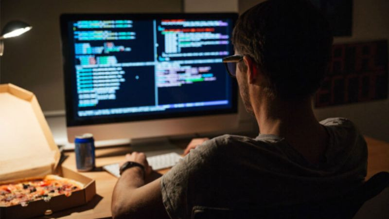 So sánh hình ảnh Undefined và Null, làm rõ sự khác biệt giữa hai khái niệm trong JavaScript.