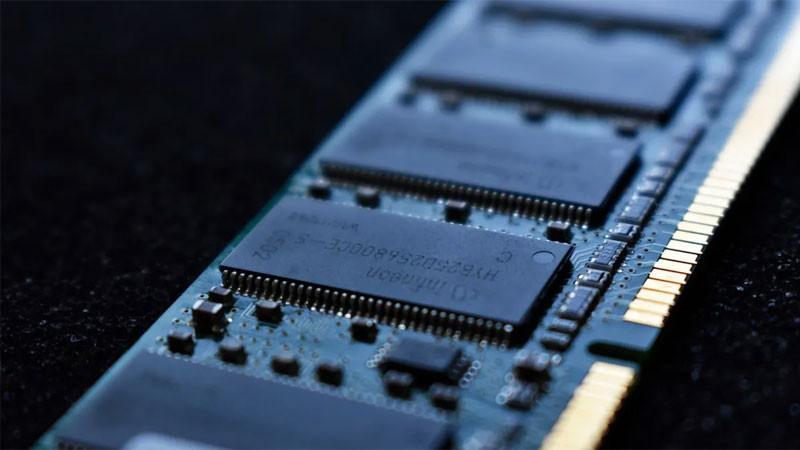 So sánh khả năng lưu trữ dữ liệu giữa RAM và ROM