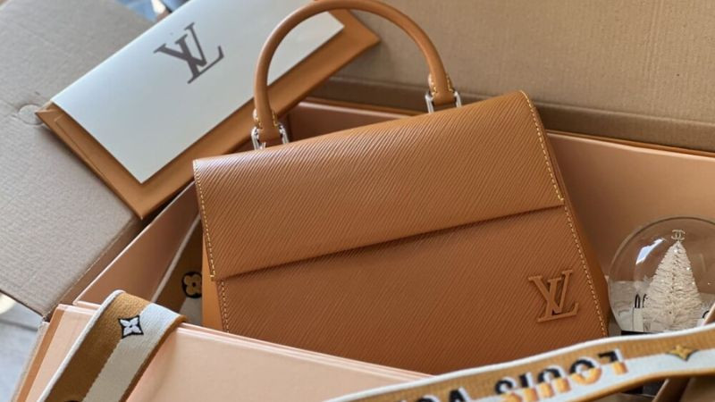 So sánh sự khác biệt giữa túi xách hàng Auth và hàng Like Auth