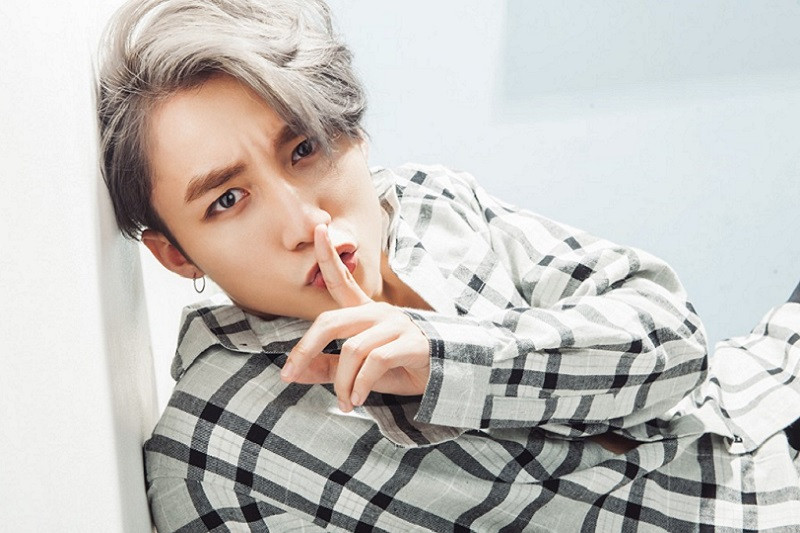 Sơn Tùng tại một sự kiện với trang phục ấn tượng