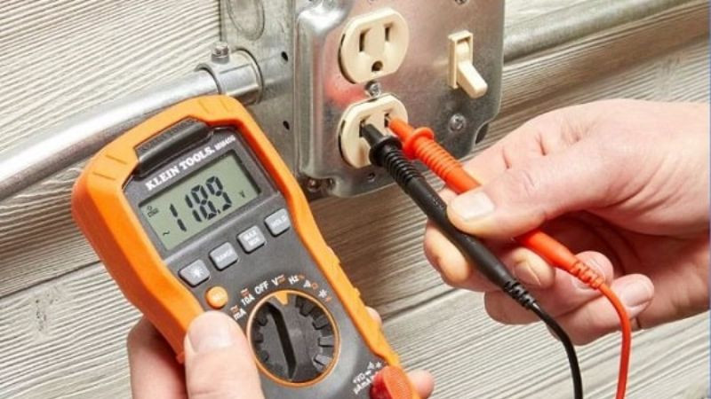 Sử dụng ampe kế hoặc đồng hồ vạn năng để đo cường độ dòng điện trong mạch