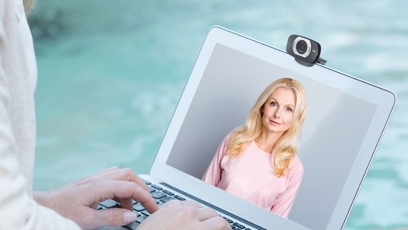 Sử dụng webcam của laptop để tự quay video hoặc ghi hình phục vụ công việc và giải trí