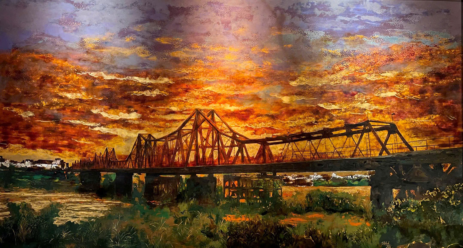 Khám Phá Tranh Sơn Mài Nổi Tiếng Việt Nam Đầy Biểu Tượng Tác phẩm sơn mài 'Cầu Long Biên' của họa sĩ Trịnh Quế Anh