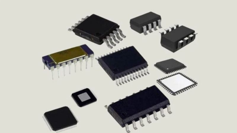 Tấm silicon wafer chứa hàng ngàn chip IC đang trong quá trình sản xuất