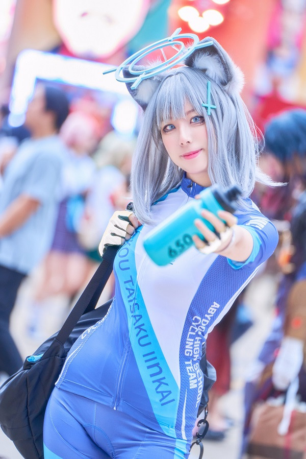 Tạo dáng đẹp và ánh sáng hoàn hảo trong bức ảnh cosplay Shiroko