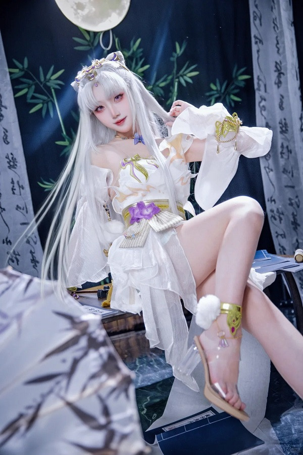 Tạo hình cosplay anime girl sexy theo phong cách hiện đại