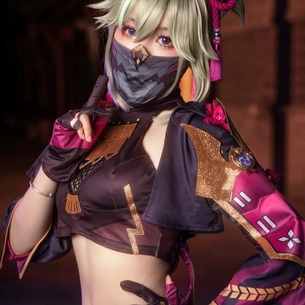 Tạo hình mạnh mẽ và sắc nét trong ảnh cosplay Kuki Shinobu