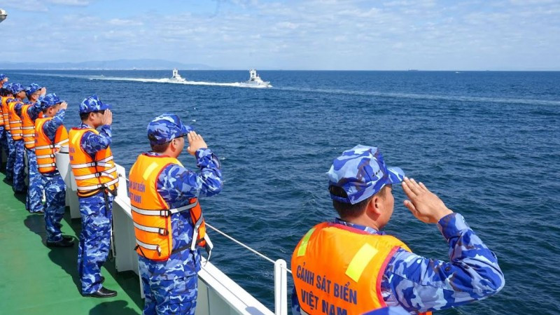 Tàu Cảnh sát biển hoặc Hải quân Việt Nam hoạt động trên biển