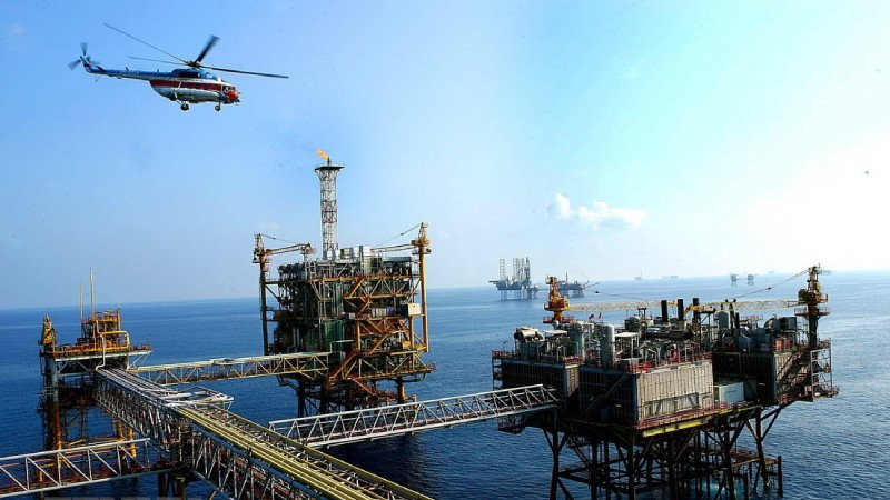 Tàu thăm dò dầu khí hoặc hoạt động khai thác tài nguyên trên Biển Đông