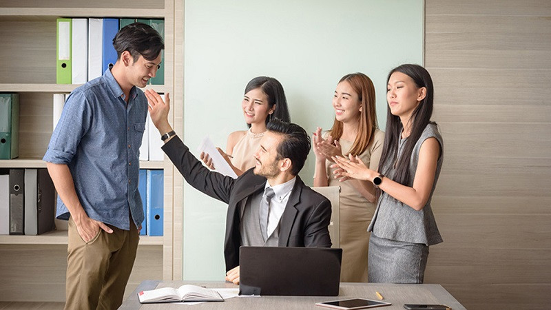 Thể hiện kỹ năng vượt trội hoặc sự chuyên nghiệp trong một công việc đời thường