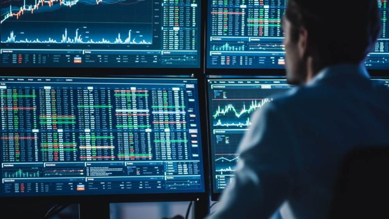 Thị trường chứng khoán Việt Nam và những thách thức khi áp dụng hệ số Beta, bao gồm vấn đề dữ liệu và tính đại diện.