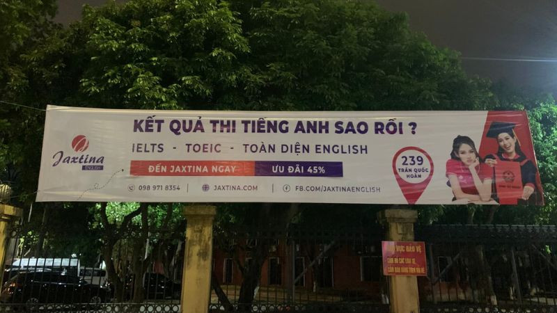 Thiết lập bố cục hài hòa và làm nổi bật thông tin quan trọng trên banner.