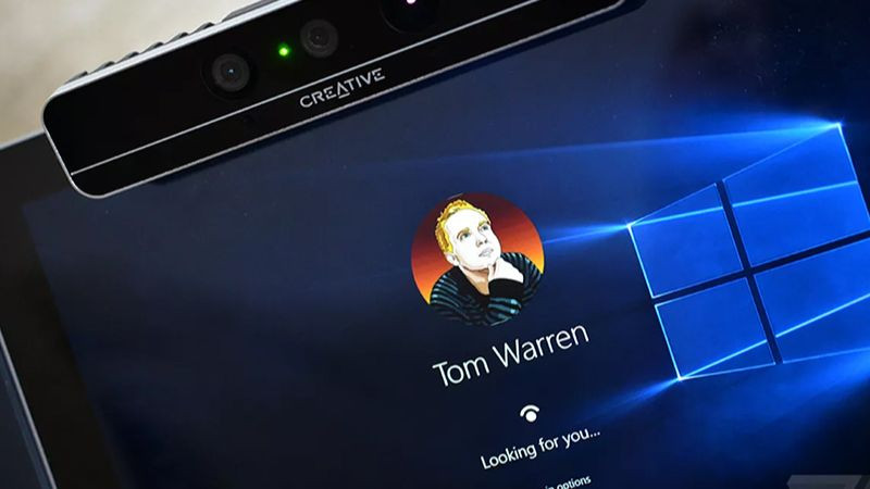 Tính năng nhận diện khuôn mặt (Face ID) trên laptop hoạt động nhờ webcam, giúp tăng cường bảo mật khi đăng nhập thiết bị