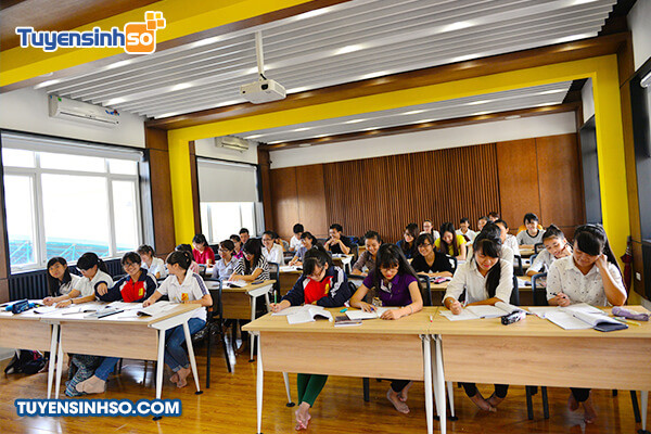 Tòa nhà giảng đường hiện đại tại Đại học Công nghiệp Hà Nội