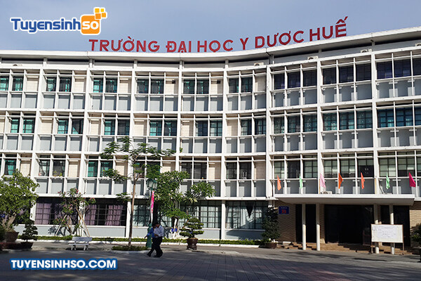 Toàn cảnh khuôn viên Đại học Y Dược Huế nhìn từ bên ngoài