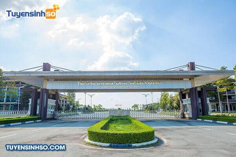 Toàn cảnh khuôn viên xanh mát của Trường Đại học Quốc tế Miền Đông tại Bình Dương