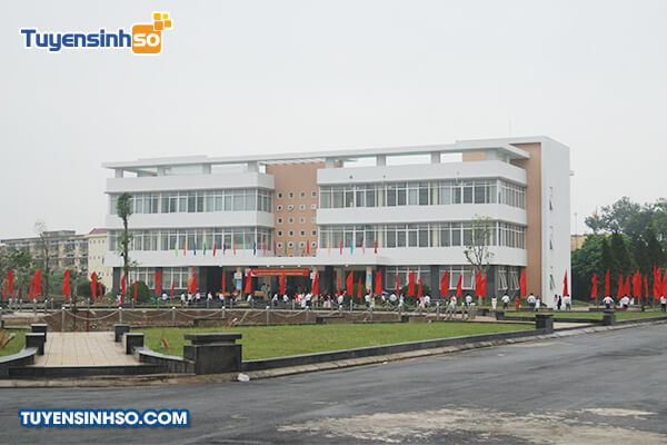 Toàn cảnh tòa nhà chính Trường Cao đẳng Sư phạm Hà Tây khang trang