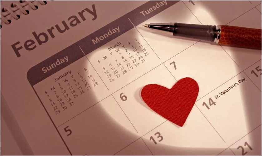 Trái tim đỏ - biểu tượng Valentine không thể thiếu, được vẽ trên nền trắng