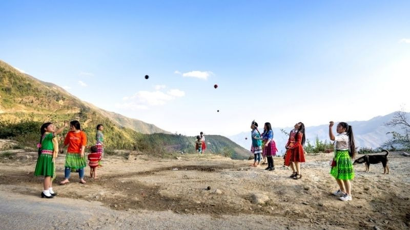 Trẻ em chơi Pao trên vùng cao