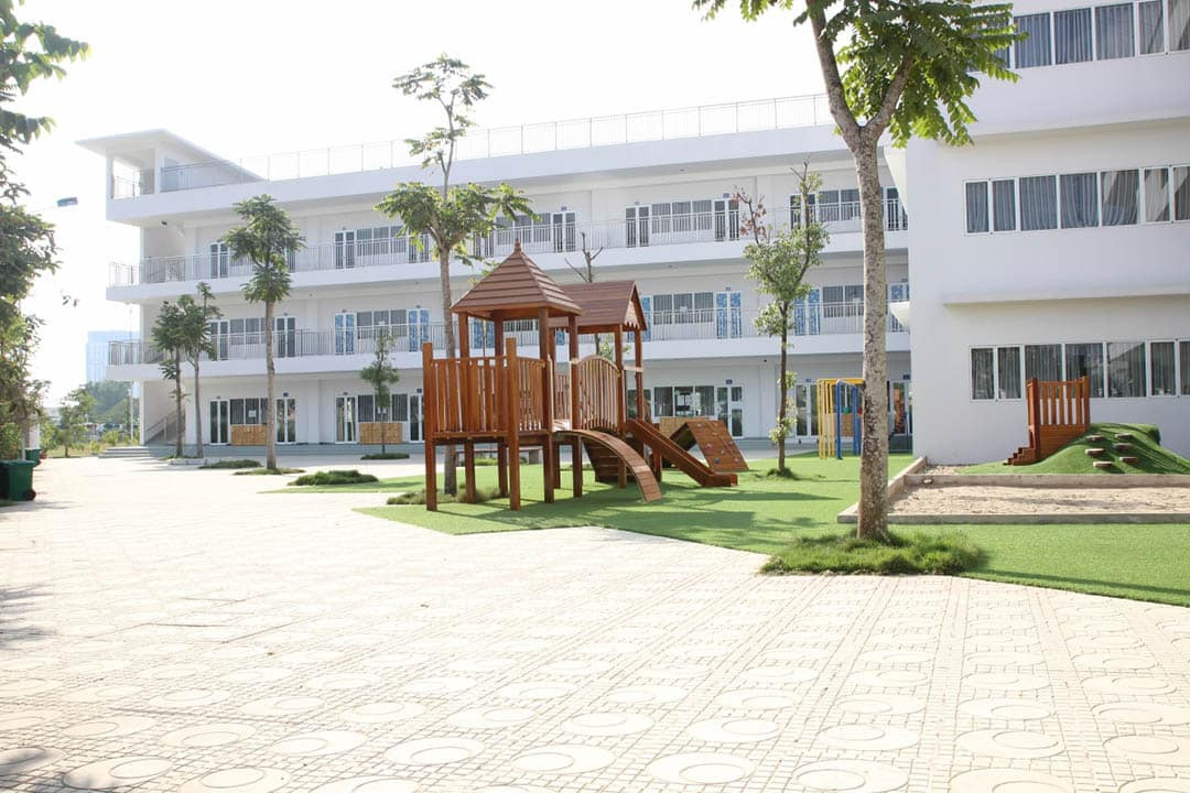 Trường Quốc tế Nhật Bản (JIS) tại Hà Nội với kiến trúc hiện đại.