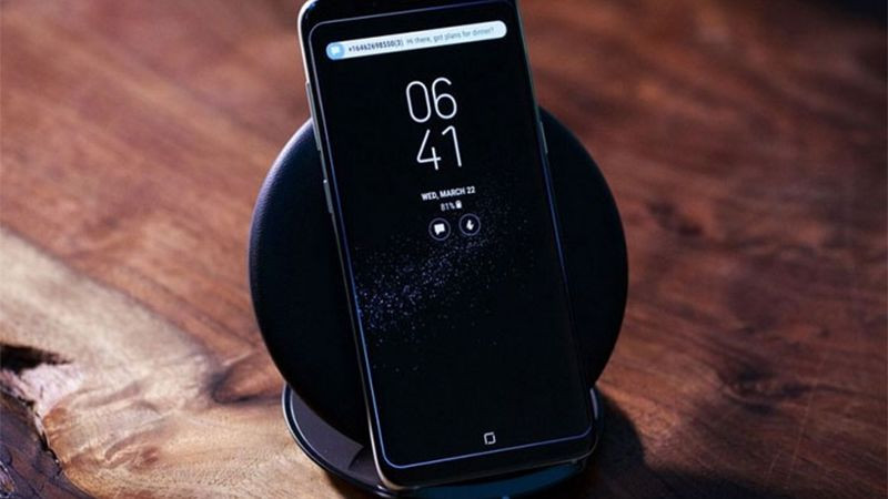 Truyền tải điện năng không dây thông qua cảm ứng từ trường.