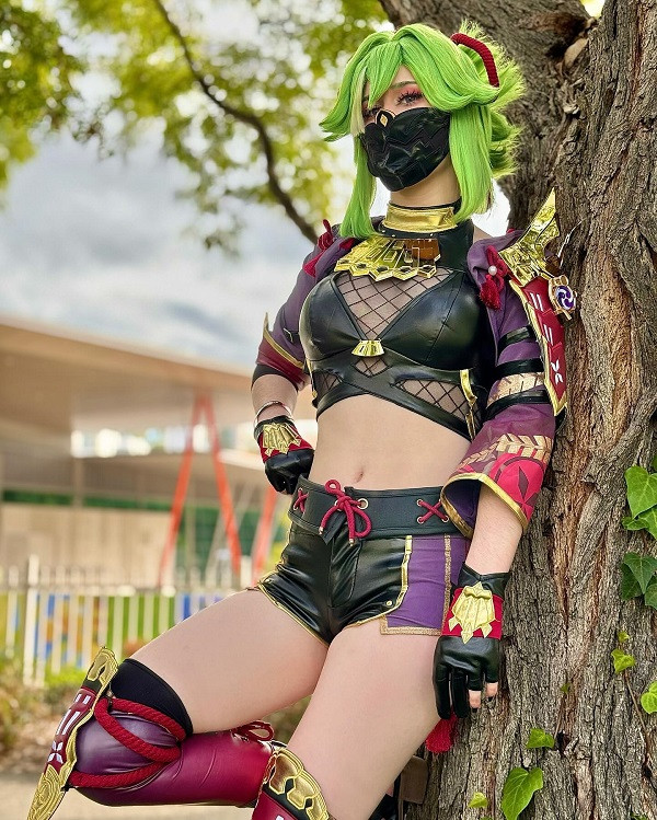 Tư thế chiến đấu chân thực của cosplayer Kuki Shinobu