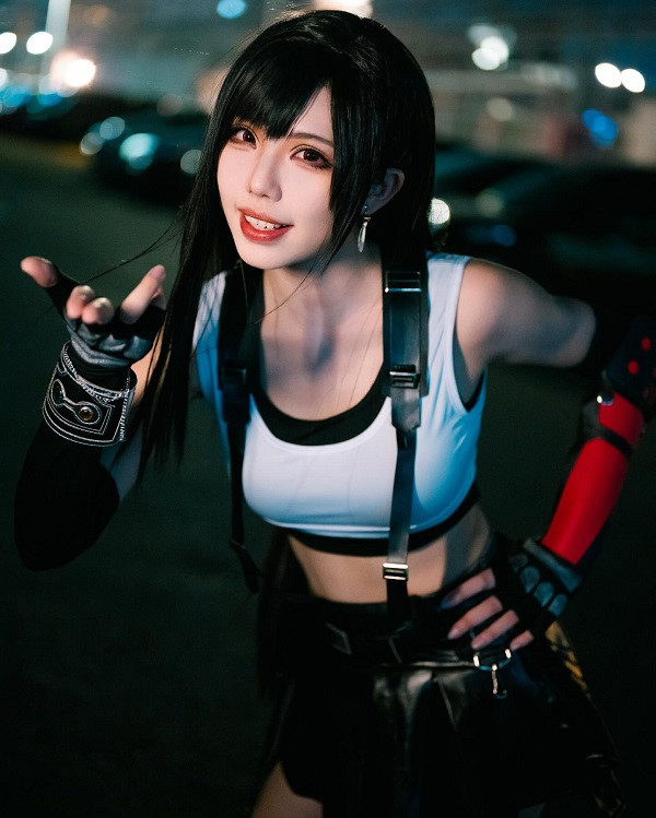 Chiêm Ngưỡng Bộ Ảnh Cosplay Tifa Lockhart Tuyệt Đẹp Tư thế chiến đấu đậm chất game FF VII được tái hiện.