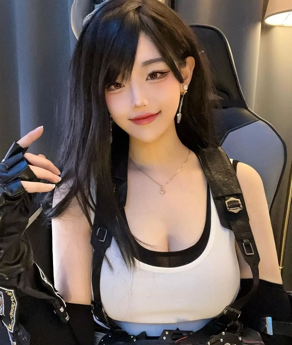 Chiêm Ngưỡng Bộ Ảnh Cosplay Tifa Lockhart Tuyệt Đẹp Tư thế tạo dáng đậm chất anime game của Tifa.