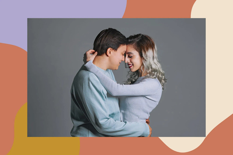 Tượng trưng cho khoảnh khắc gặp gỡ định mệnh hoặc sự kết nối sâu sắc ban đầu trong mối quan hệ linh hồn