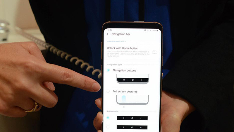 Tùy chọn cài đặt các nút điều hướng và cử chỉ toàn màn hình trên giao diện One UI