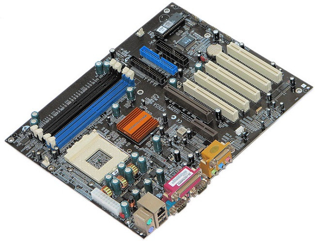 Vai trò trung tâm của mainboard trong kết nối linh kiện máy tính