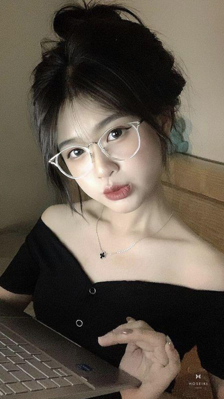 Vẻ đẹp dịu dàng của cô gái với mái tóc dài trong ảnh gái cute