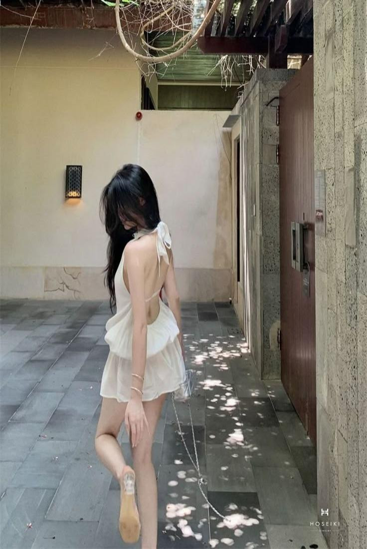 Vẻ đẹp lạnh lùng đầy mê hoặc toát lên từ ảnh cô gái che mặt