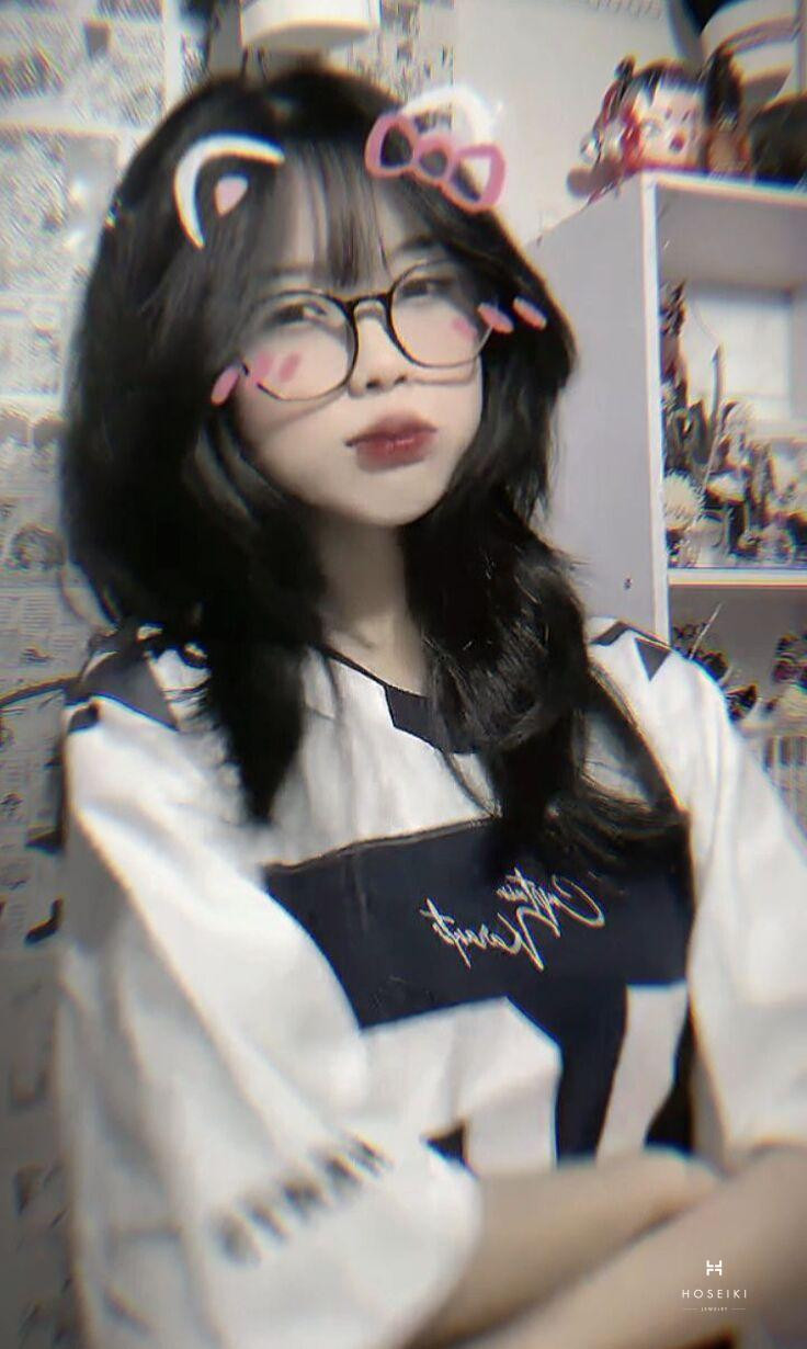 Vẻ đẹp trong sáng qua góc nhìn nghiêng, một bức ảnh gái cute đầy thu hút