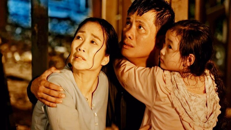 Ví dụ về Plot Twist tiết lộ sự thật trong phim hành động Lật Mặt: 48H (2022)