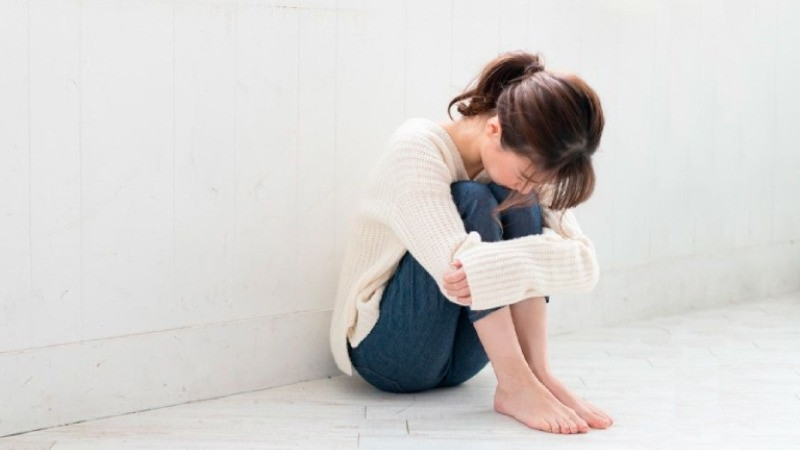 Việc liên tục so sánh bản thân với người khác, đặc biệt trên mạng xã hội, làm gia tăng áp lực đồng trang lứa