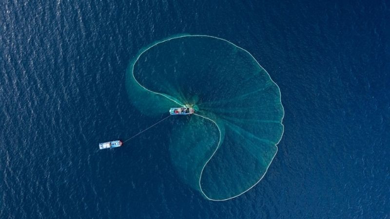 Vũ điệu quăng lưới của ngư dân nhìn từ trên cao